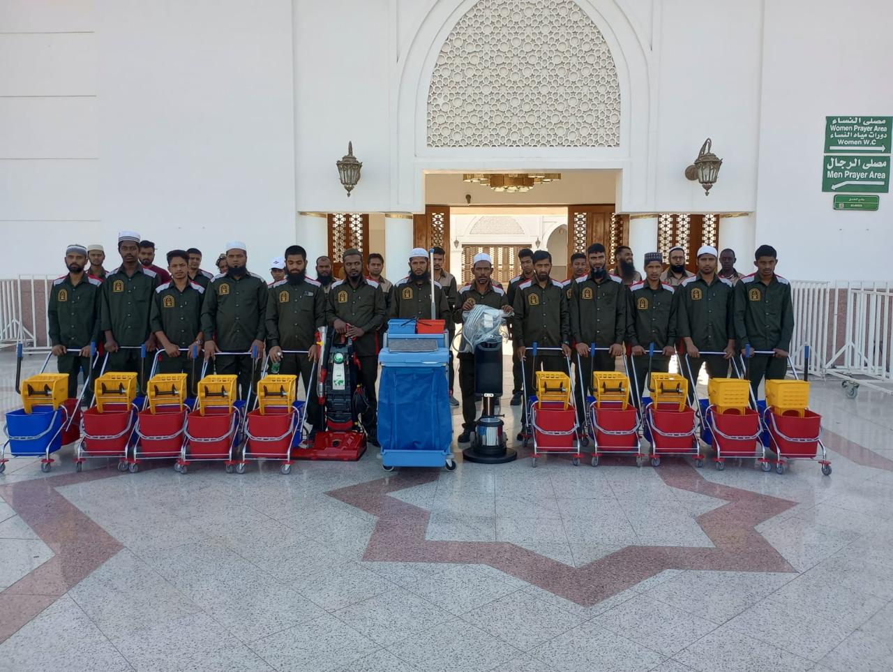 فرق نظافة المساجد الكبرى